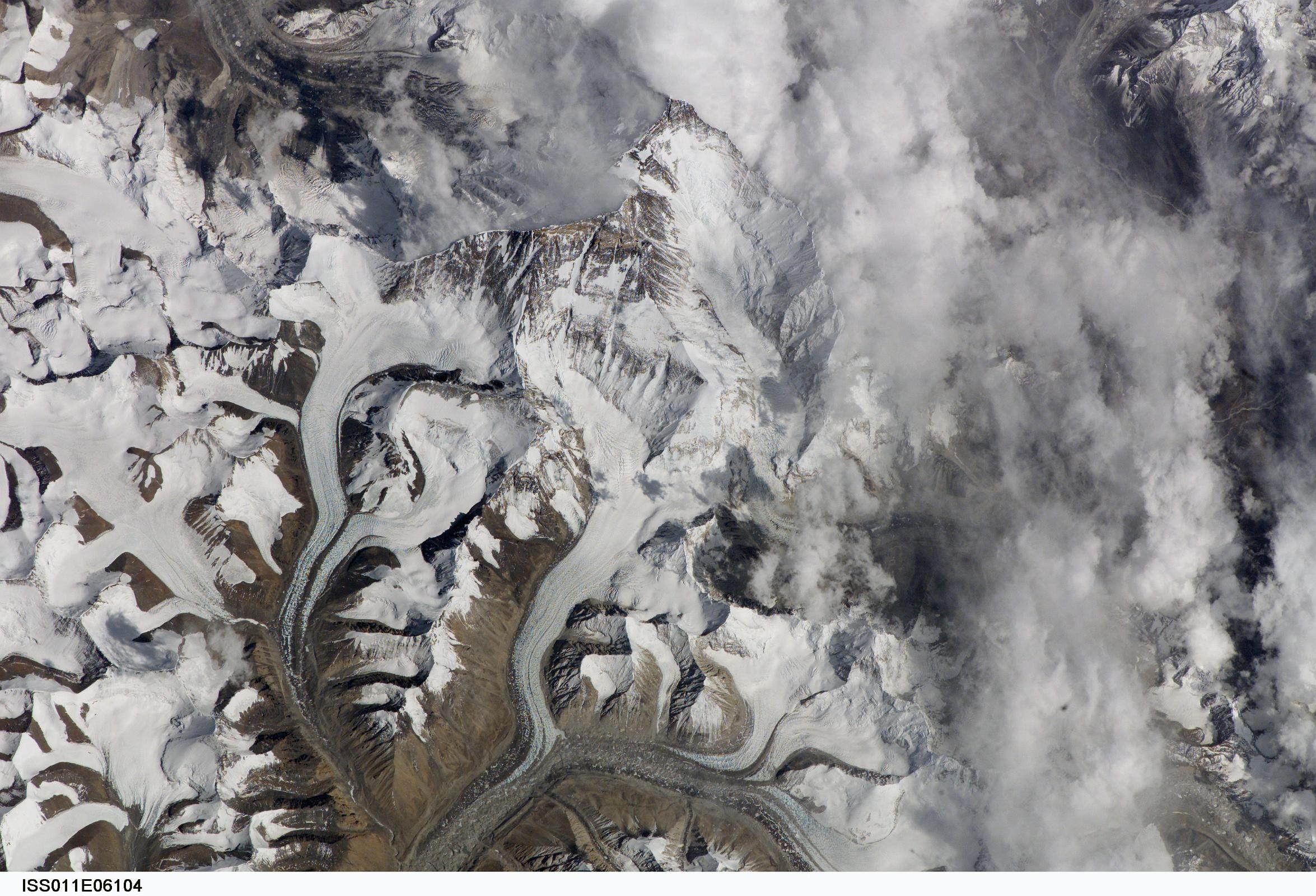 Nasa 2 ISS011-E-6104 Everest North Face, Lhotse, Nuptse From North
